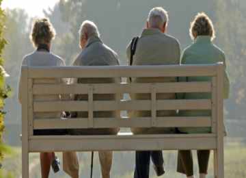 移民加拿大，2025年父母怎么办理家庭团聚？